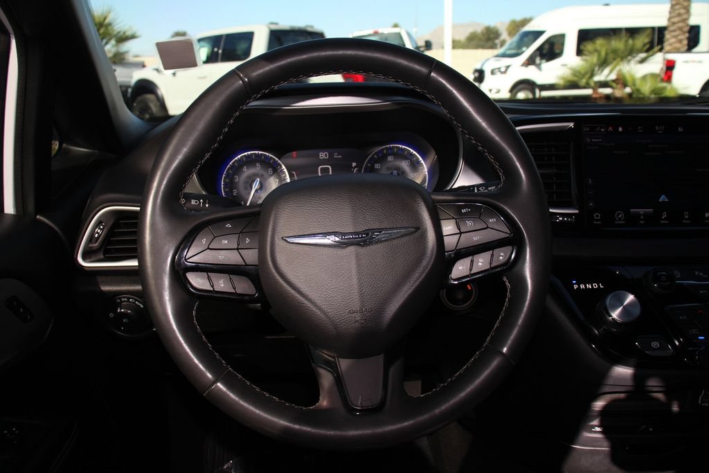 Used 2023 Chrysler Pacifica Touring-L w/ Uconnect Theater Family Group FWD image 16