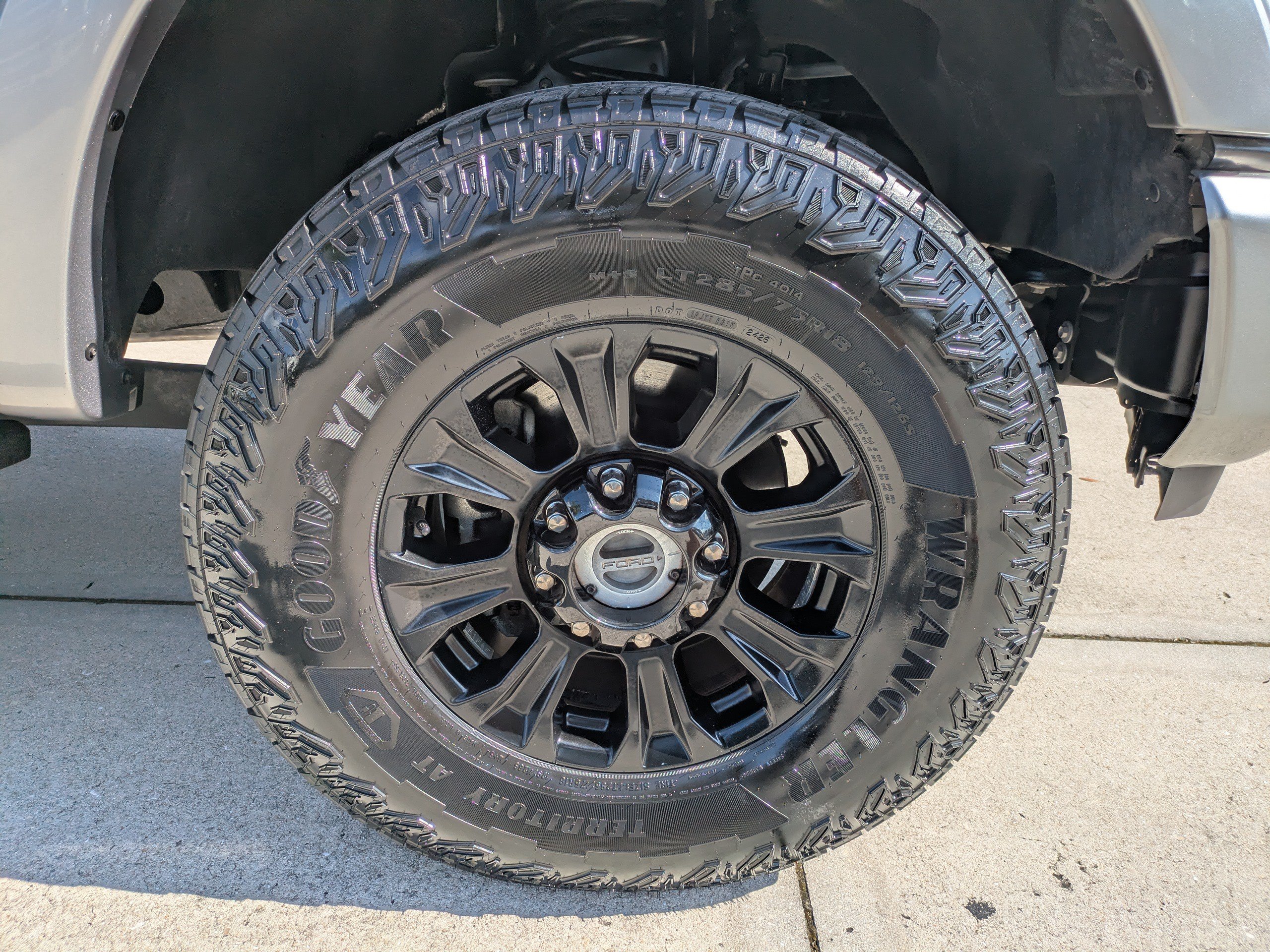 Certified 2022 Ford F250 Platinum w/ Tremor Off-Road Package AWD/4WD image 11