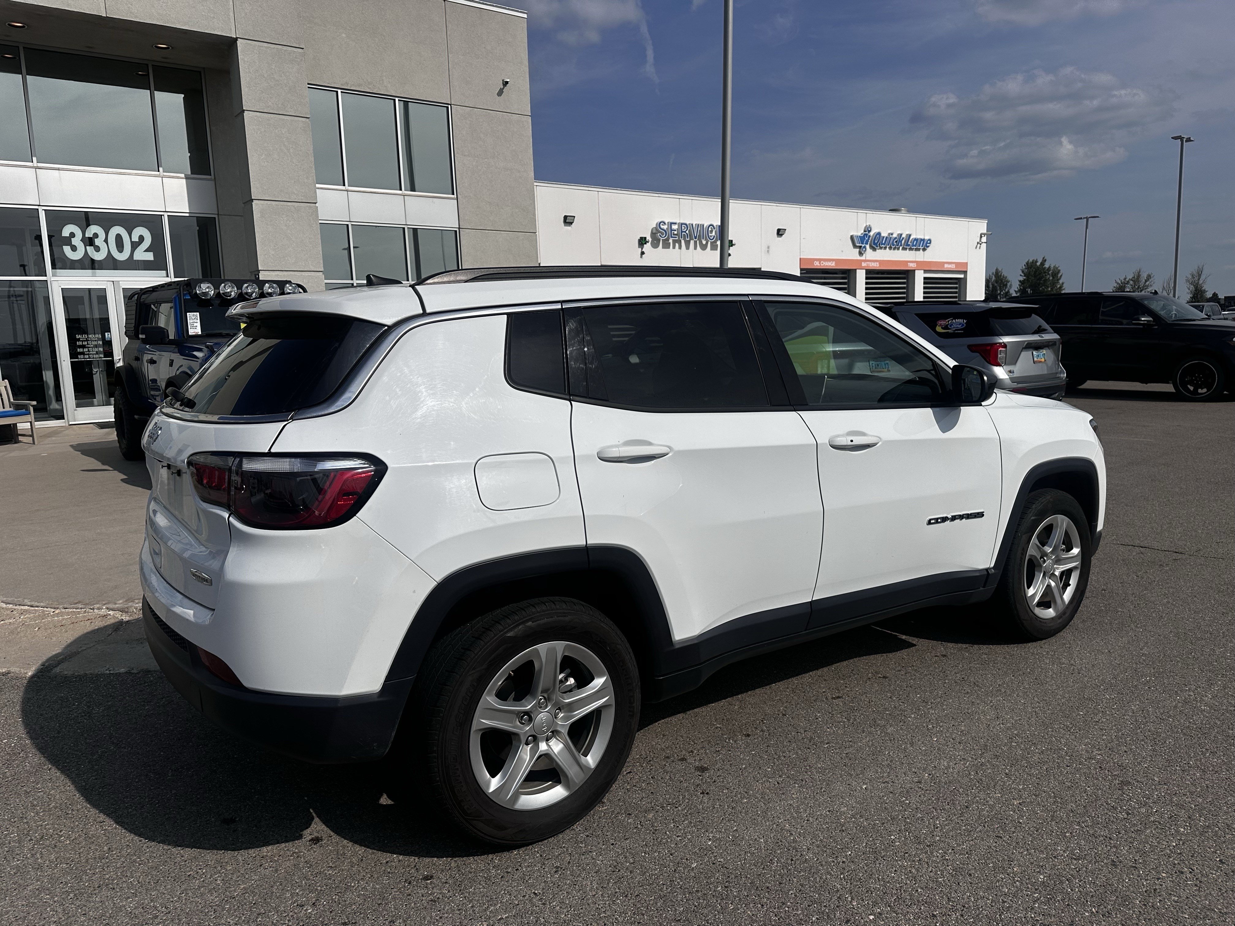 Used 2024 Jeep Compass Latitude AWD/4WD image 5