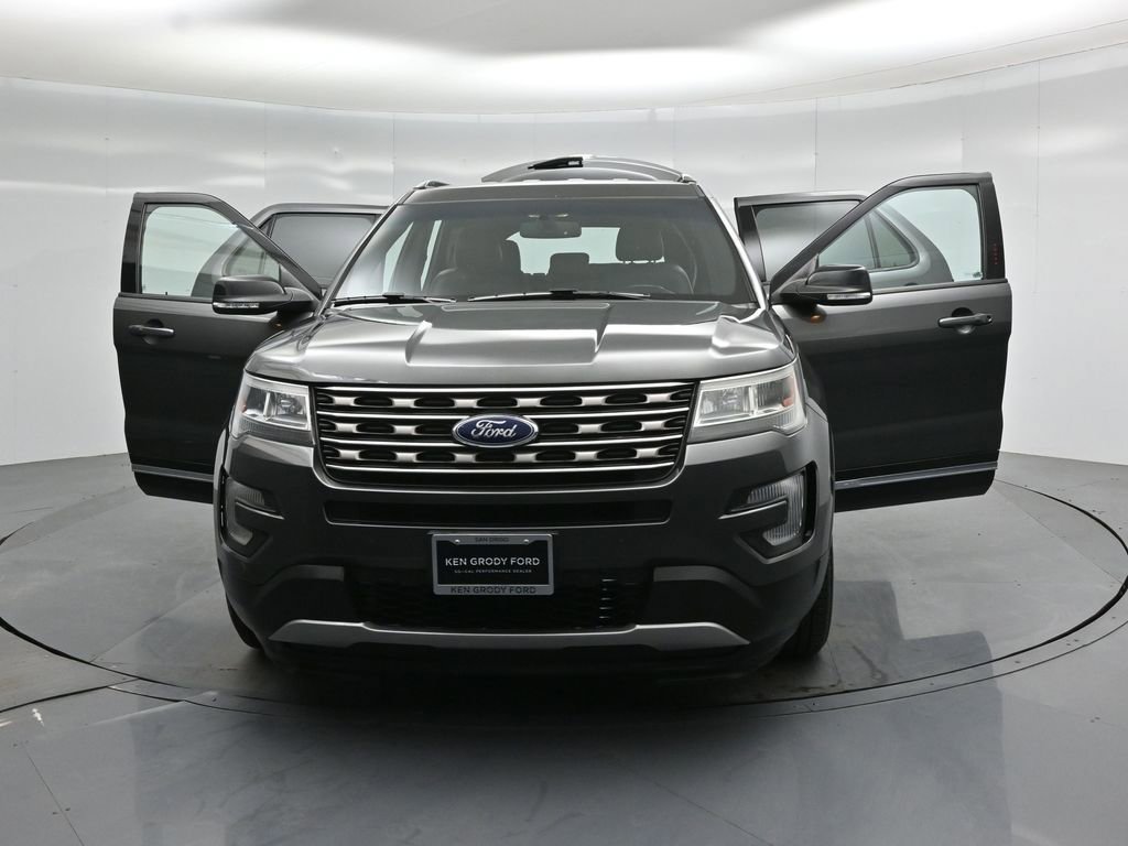 Certified 2017 Ford Explorer XLT w/ Equipment Group 202A image 34