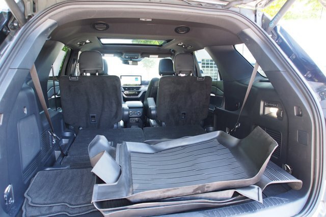 Certified 2025 Ford Explorer ST-Line w/ Premium Package AWD/4WD image 18