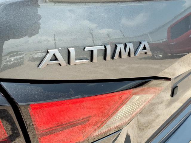 Used 2025 Nissan Altima 2.5 SV FWD image 11