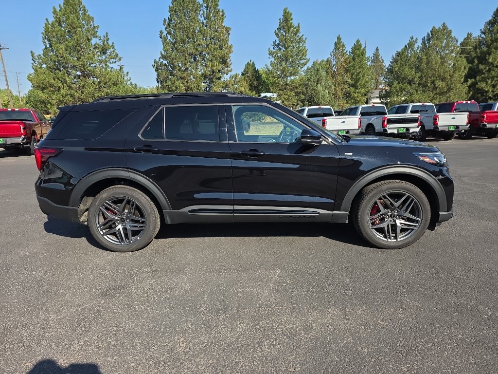 Certified 2025 Ford Explorer ST-Line w/ ST-Line Street Pack AWD/4WD image 5