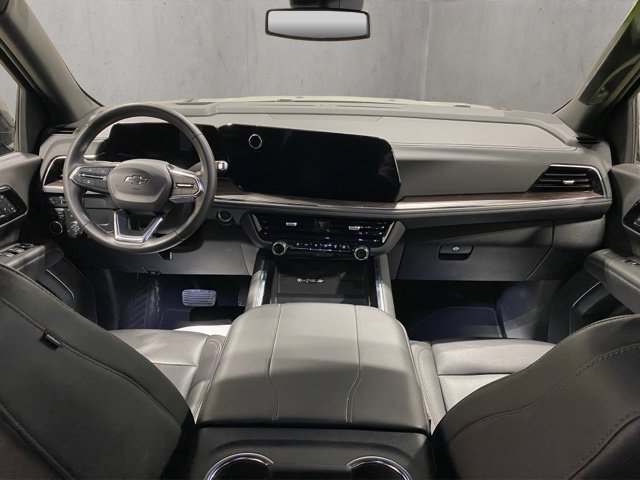 Used 2026 Chevrolet Suburban Z71 AWD/4WD image 2