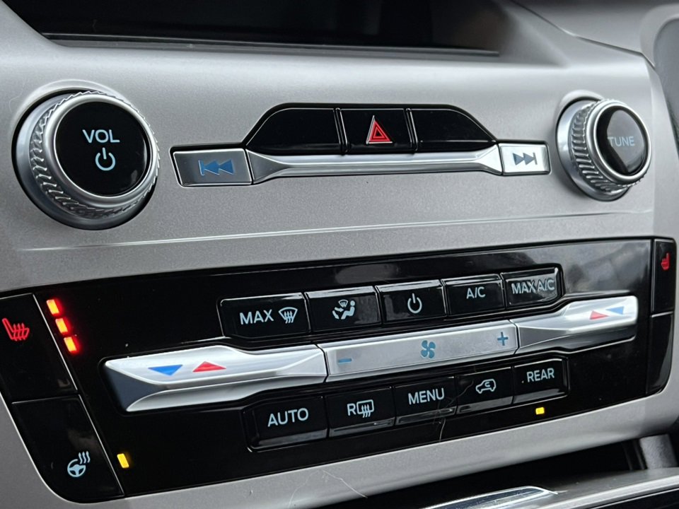 Certified 2022 Ford Explorer XLT w/ Equipment Group 202A image 25