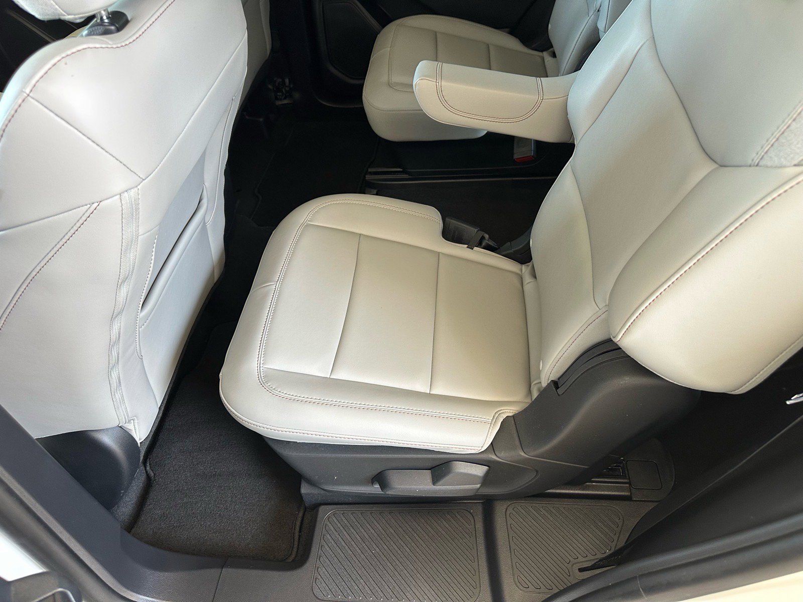 Certified 2025 Ford Explorer Active w/ Active Comfort Package RWD image 23