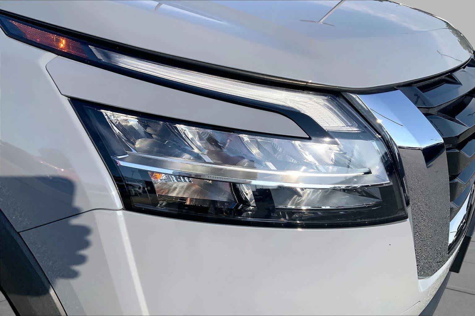 Used 2023 Nissan Pathfinder Platinum AWD/4WD image 26