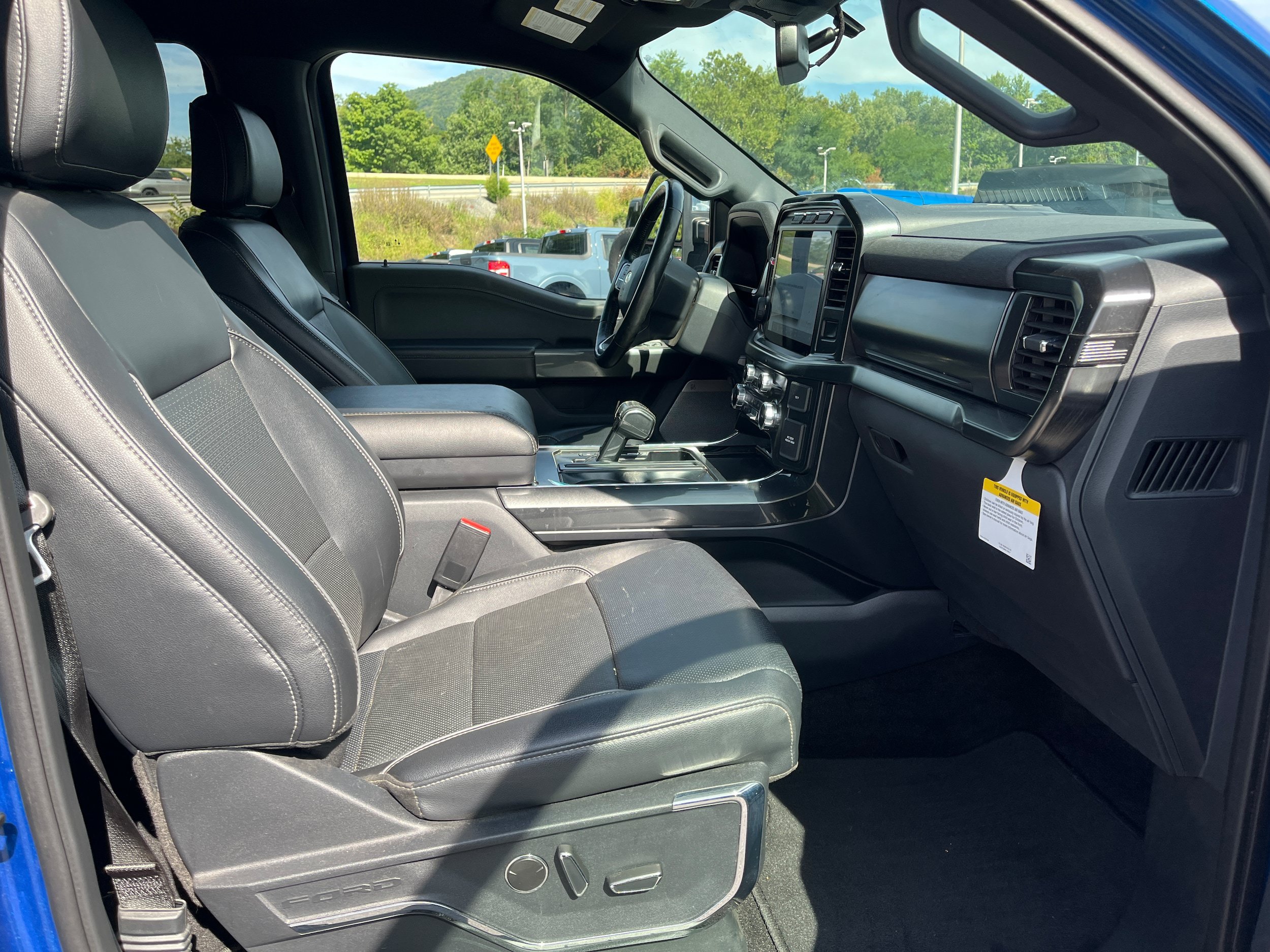 Certified 2022 Ford F150 Lariat w/ Equipment Group 502A High AWD/4WD image 4
