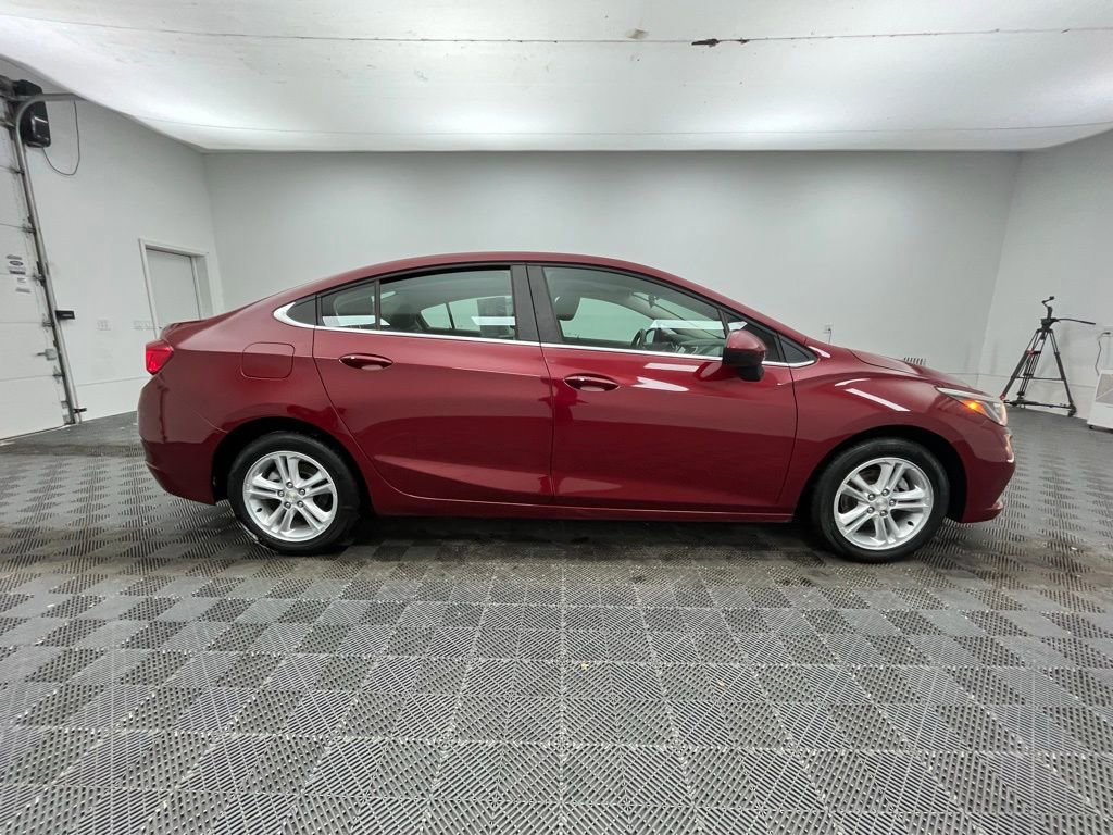 Used 2018 Chevrolet Cruze LT w/ Convenience Package image 3