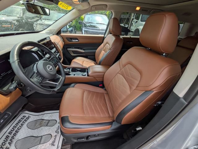 Used 2024 Nissan Pathfinder Platinum w/ Cargo Package AWD/4WD image 7