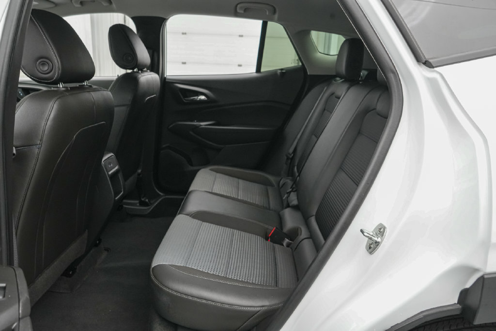 Used 2025 Chevrolet Trax LT w/ LT Convenience Package FWD image 18