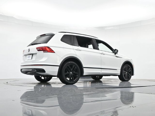 Used 2022 Volkswagen Tiguan SE R-Line FWD image 27