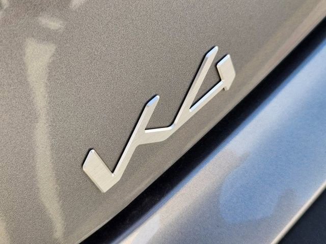 Used 2025 Kia K4 LXS image 11
