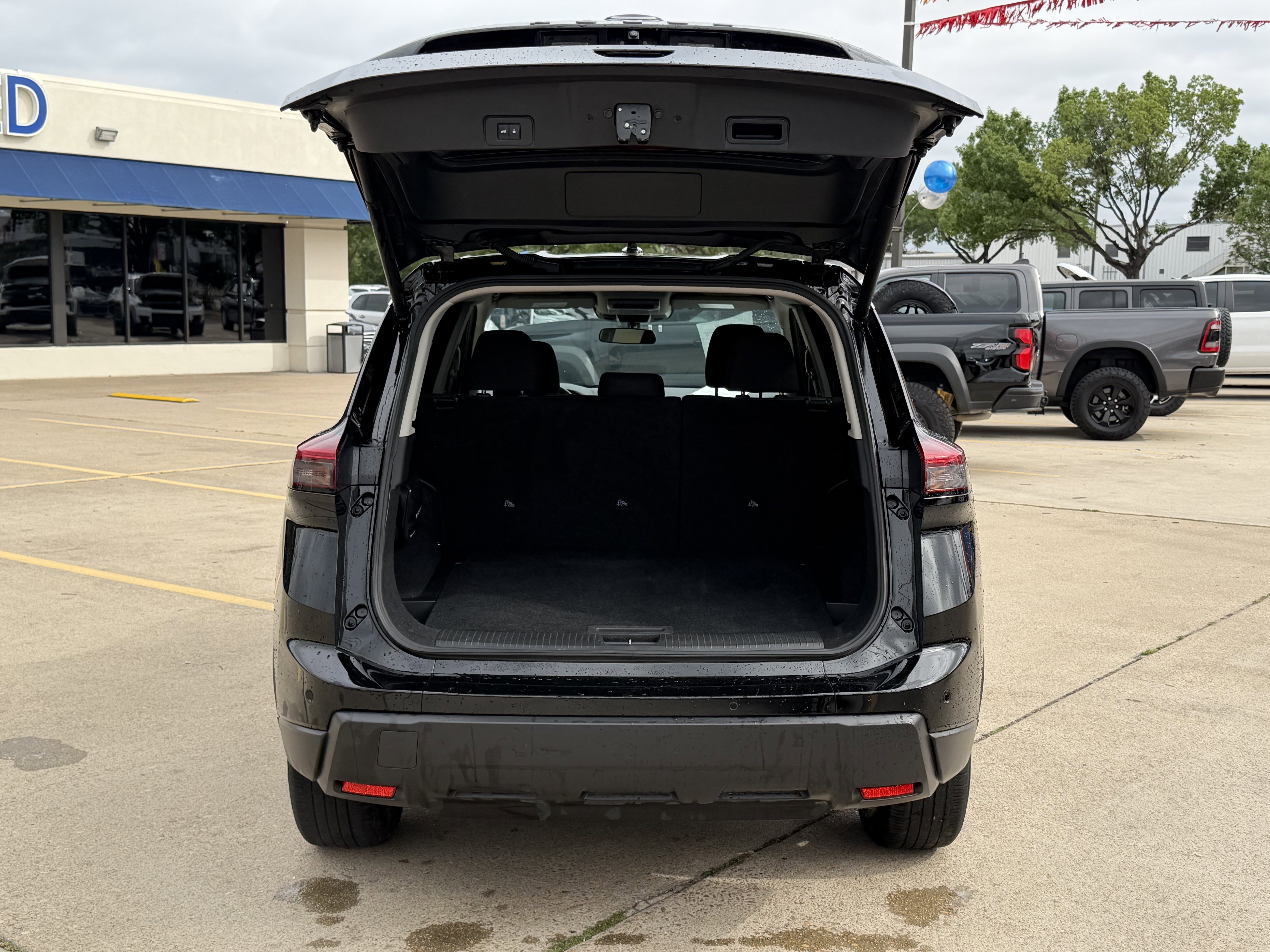 Used 2025 Nissan Rogue SV AWD/4WD image 8