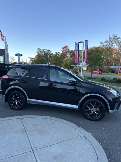 Used 2018 Toyota RAV4 SE w/ Power Extra Value Package AWD/4WD image 9