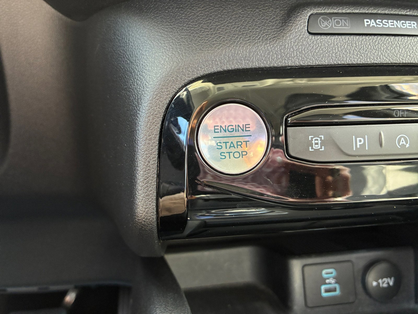 Certified 2023 Ford Escape Platinum w/ Premium Technology Package image 30