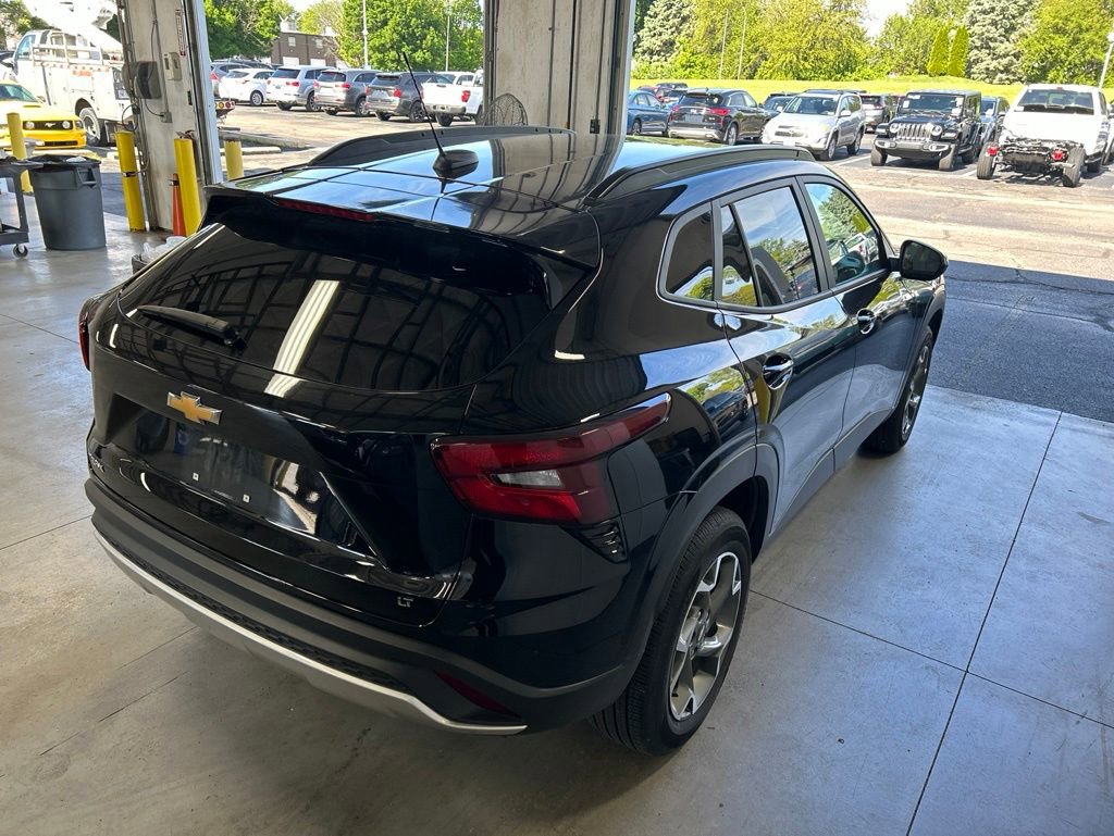 Used 2025 Chevrolet Trax LT w/ LT Convenience Package FWD image 6