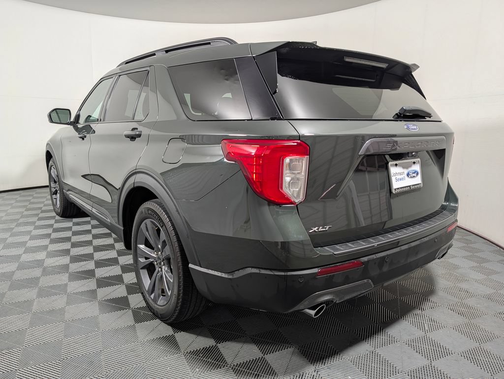 Certified 2024 Ford Explorer XLT w/ Equipment Group 202A RWD image 5