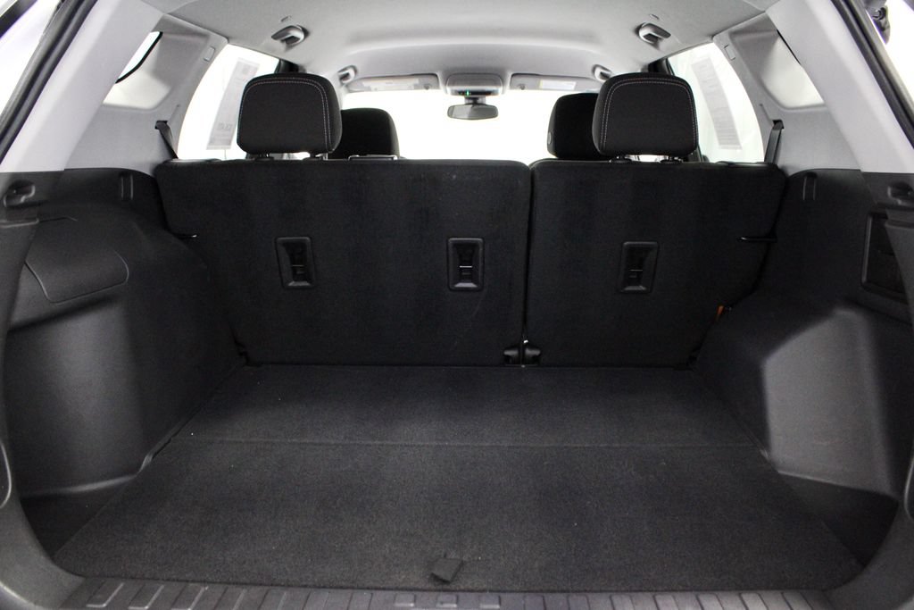 Used 2024 GMC Terrain SLE w/ Driver Convenience Package FWD image 14