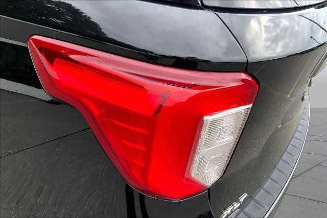 Certified 2022 Ford Explorer XLT w/ Equipment Group 202A AWD/4WD image 28