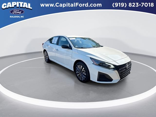 Used 2025 Nissan Altima 2.5 SV AWD/4WD image 2
