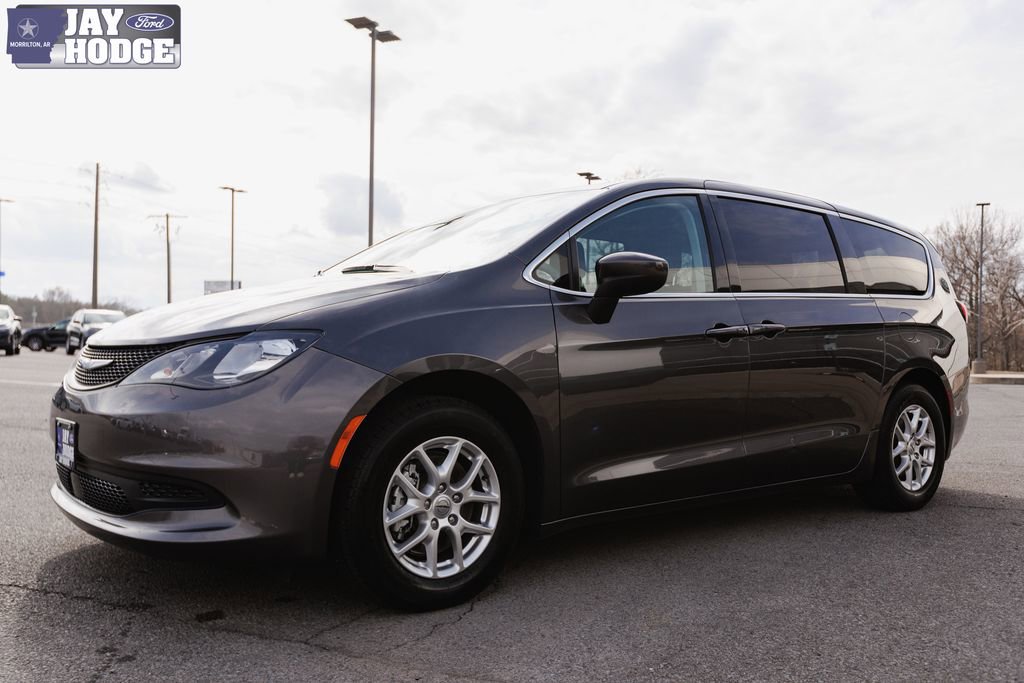 Used 2023 Chrysler Voyager LX image 51