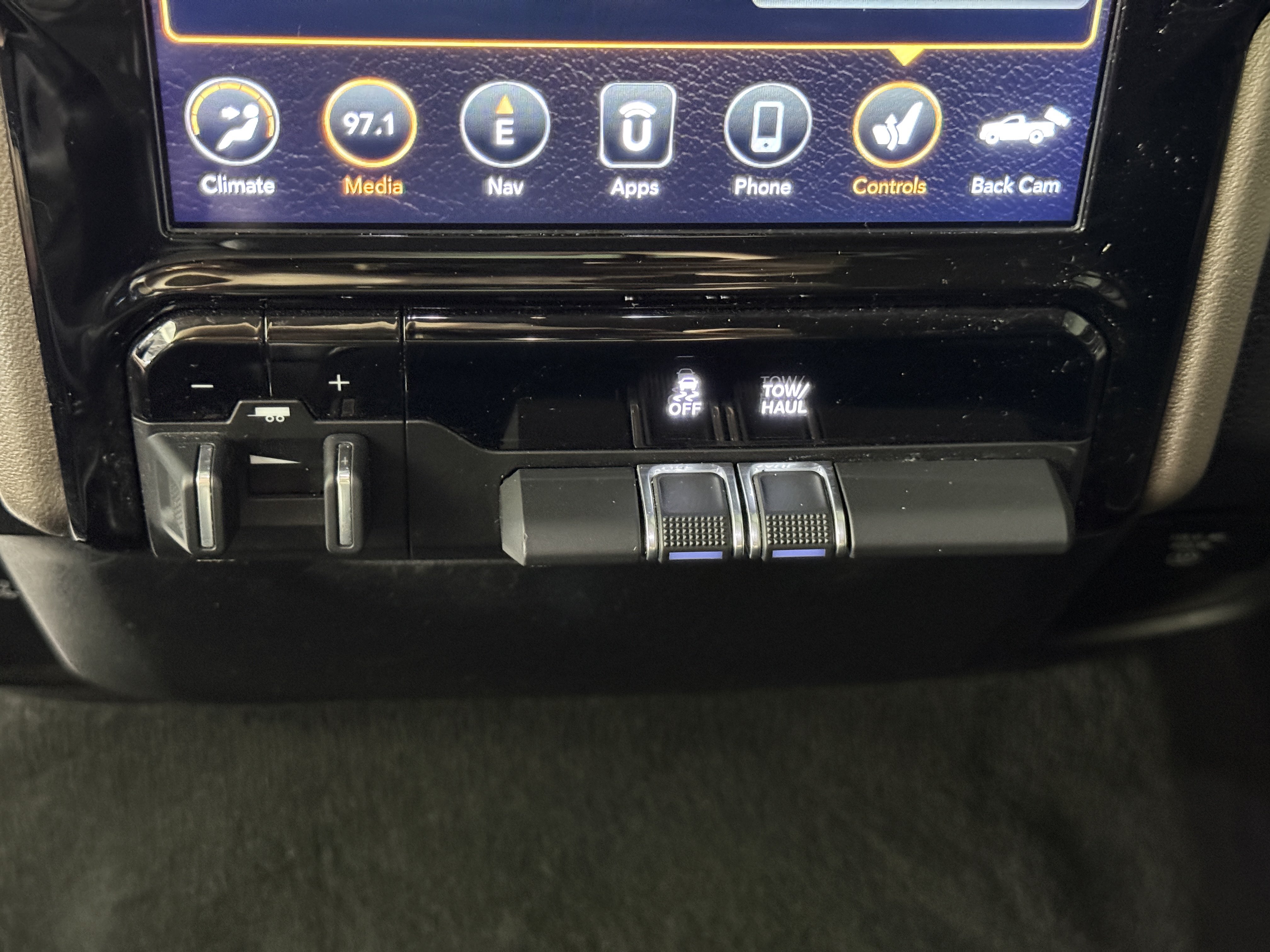 Used 2020 RAM 1500 Laramie RWD image 21