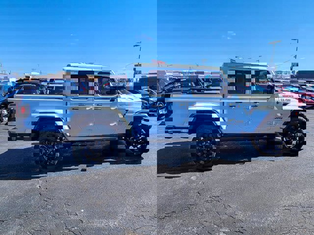 Used 2025 Jeep Gladiator Sport AWD/4WD image 7