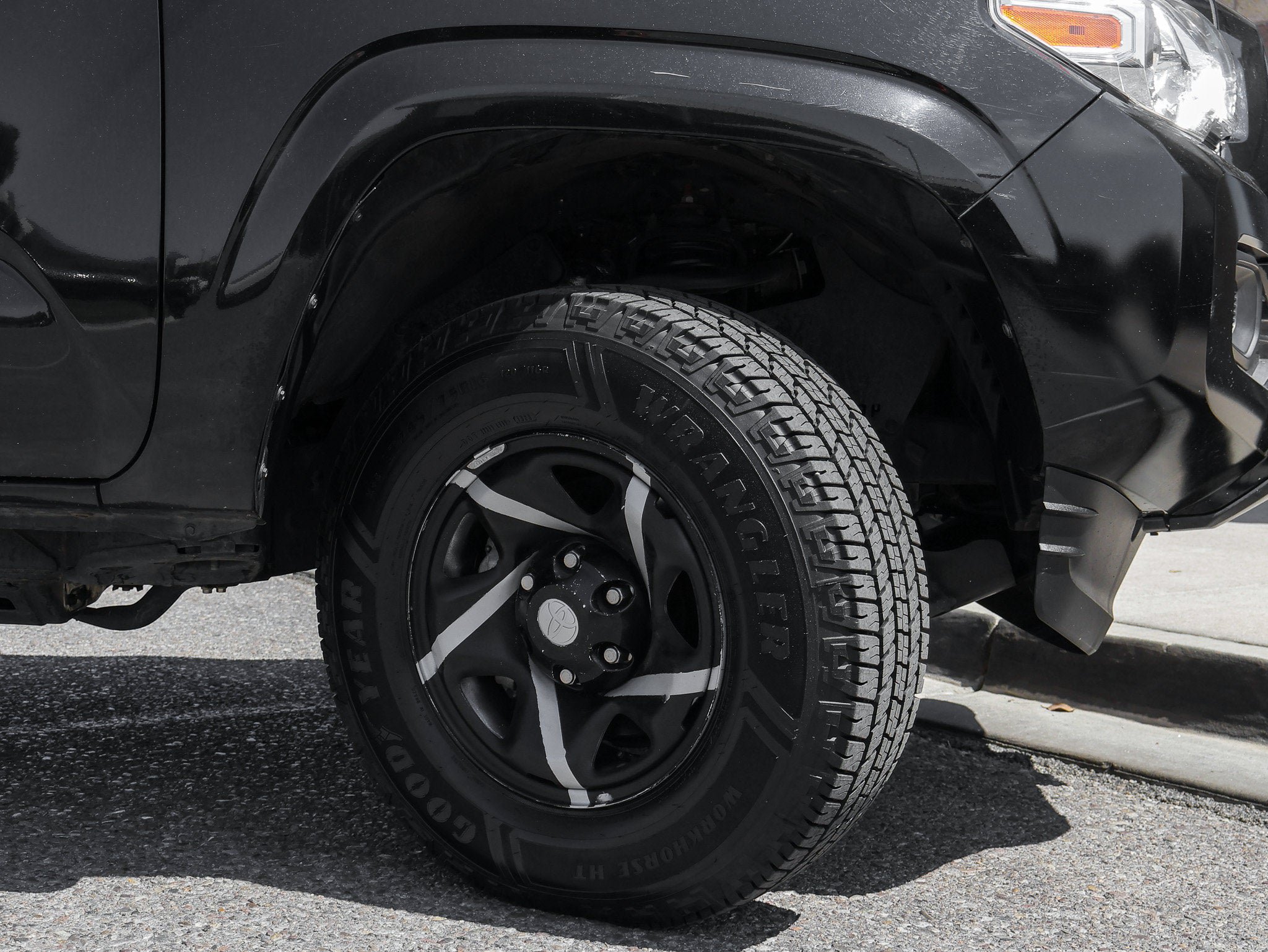 Used 2021 Toyota Tacoma SR AWD/4WD image 13