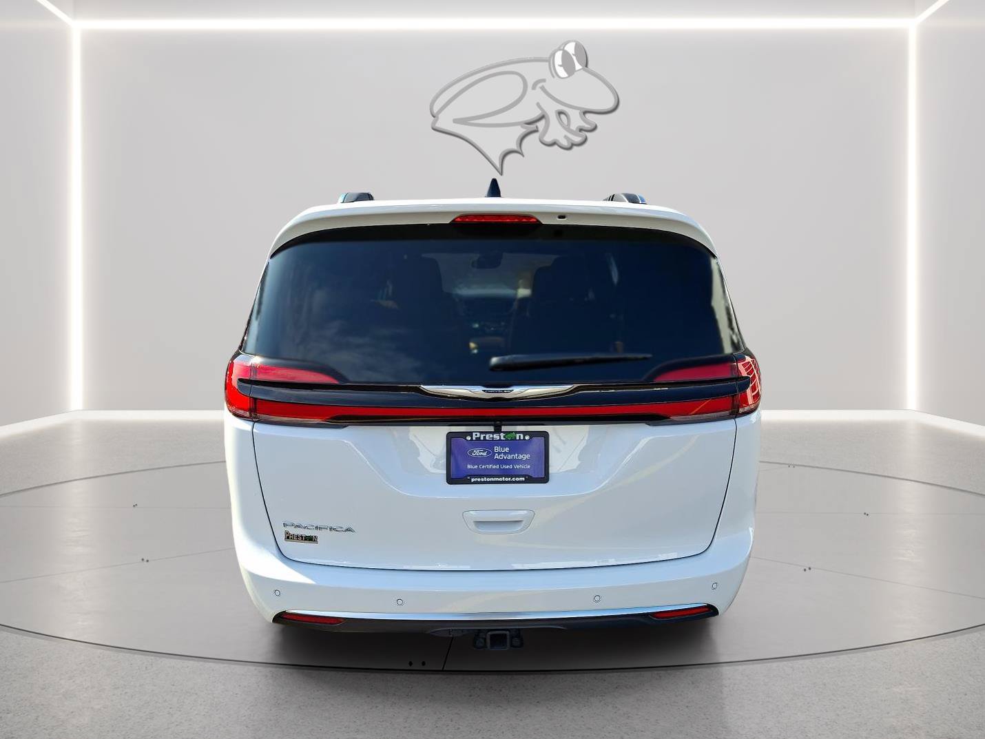 Used 2026 Chrysler Pacifica Pinnacle w/ Trailer Tow Group FWD image 4