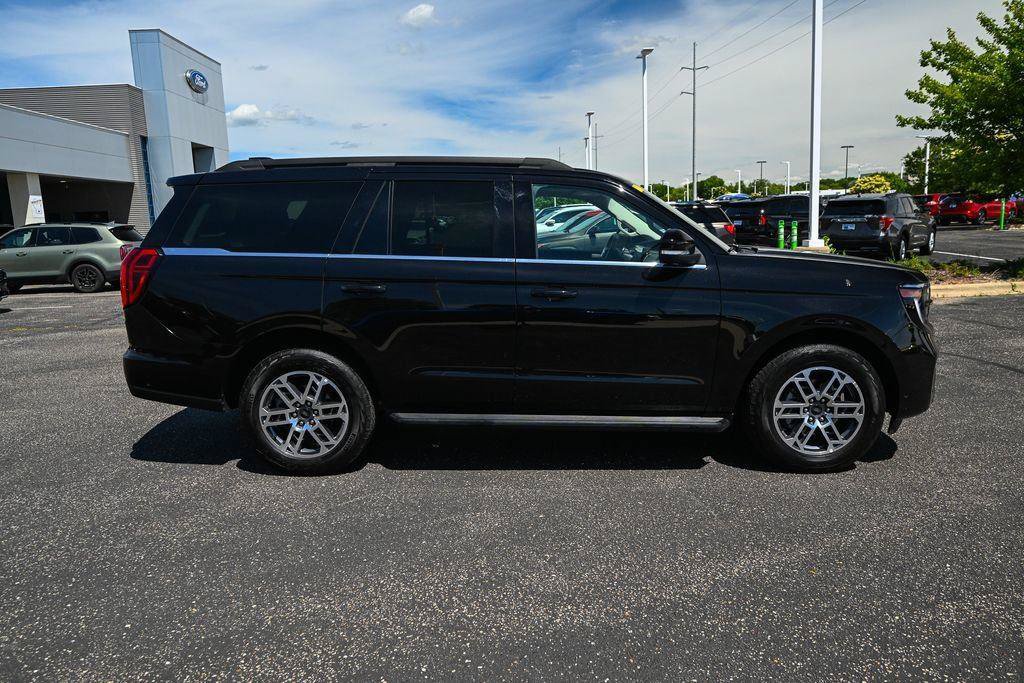 Certified 2025 Ford Expedition Active AWD/4WD image 3