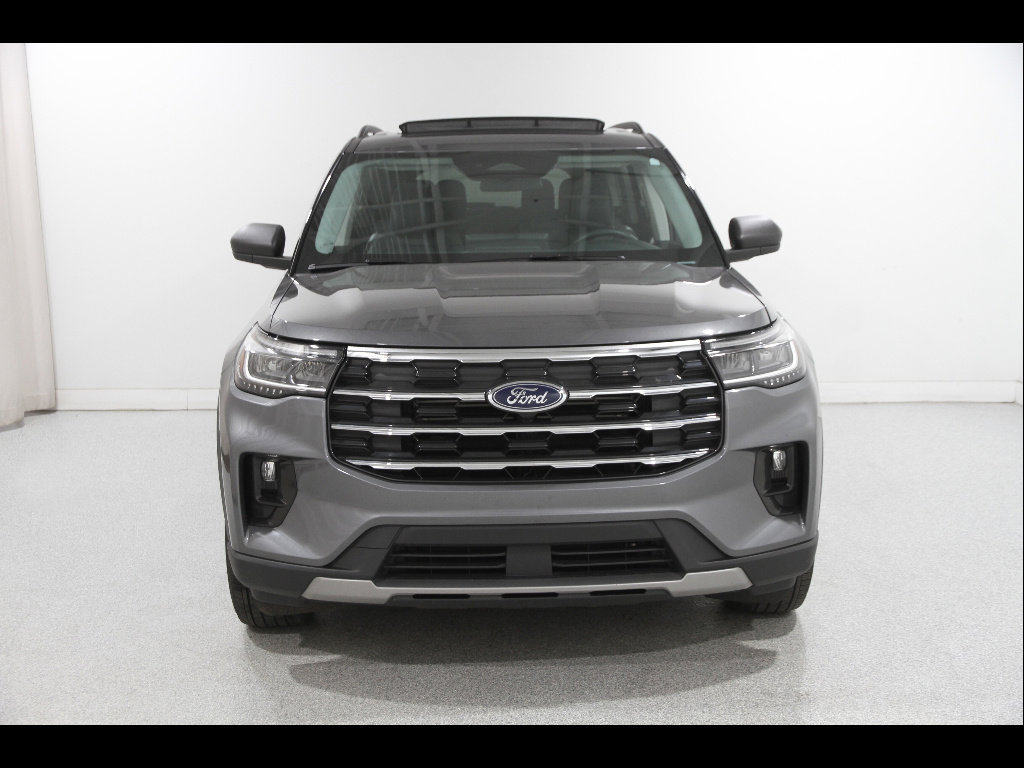 Certified 2025 Ford Explorer Active w/ Active Comfort Package AWD/4WD image 2