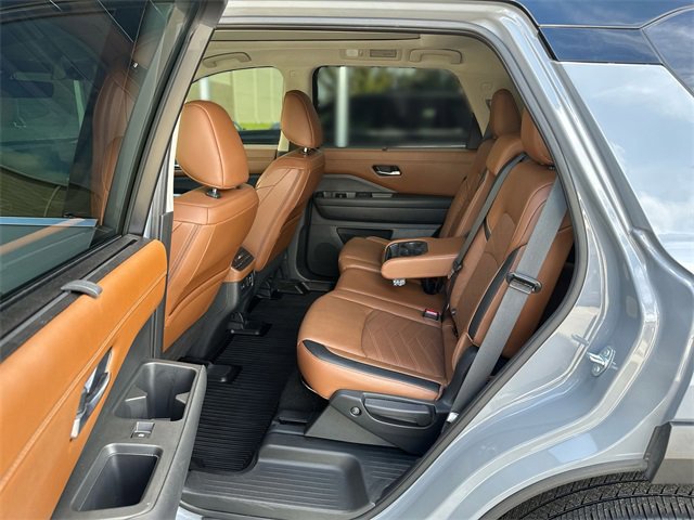 Used 2023 Nissan Pathfinder Platinum w/ Cargo Package image 24