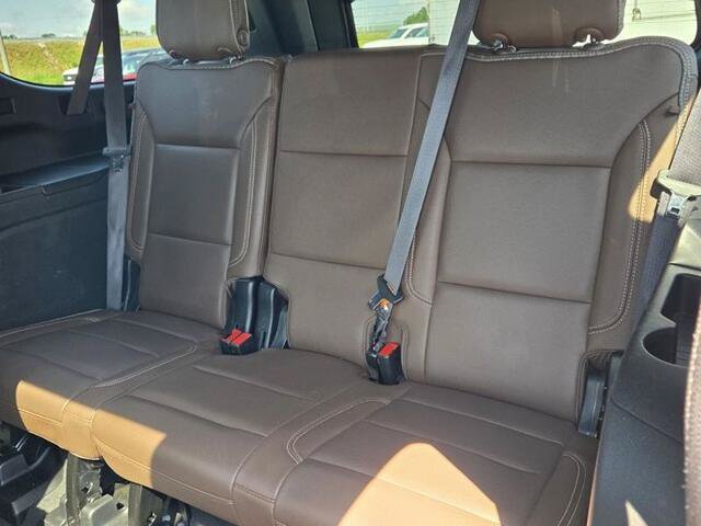 Used 2024 Chevrolet Suburban High Country w/ Premium Package RWD image 9