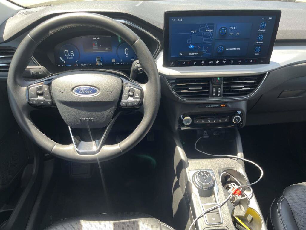 Certified 2024 Ford Escape Platinum AWD/4WD image 2