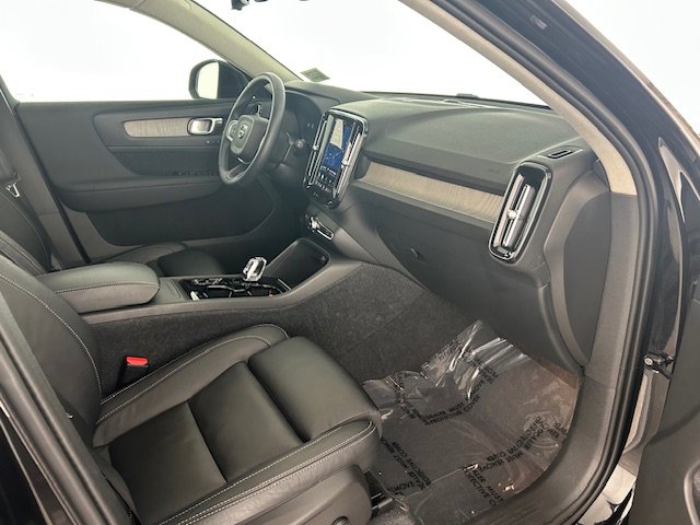 Used 2023 Volvo XC40 B5 Ultimate w/ Protection Package Premier AWD/4WD image 14