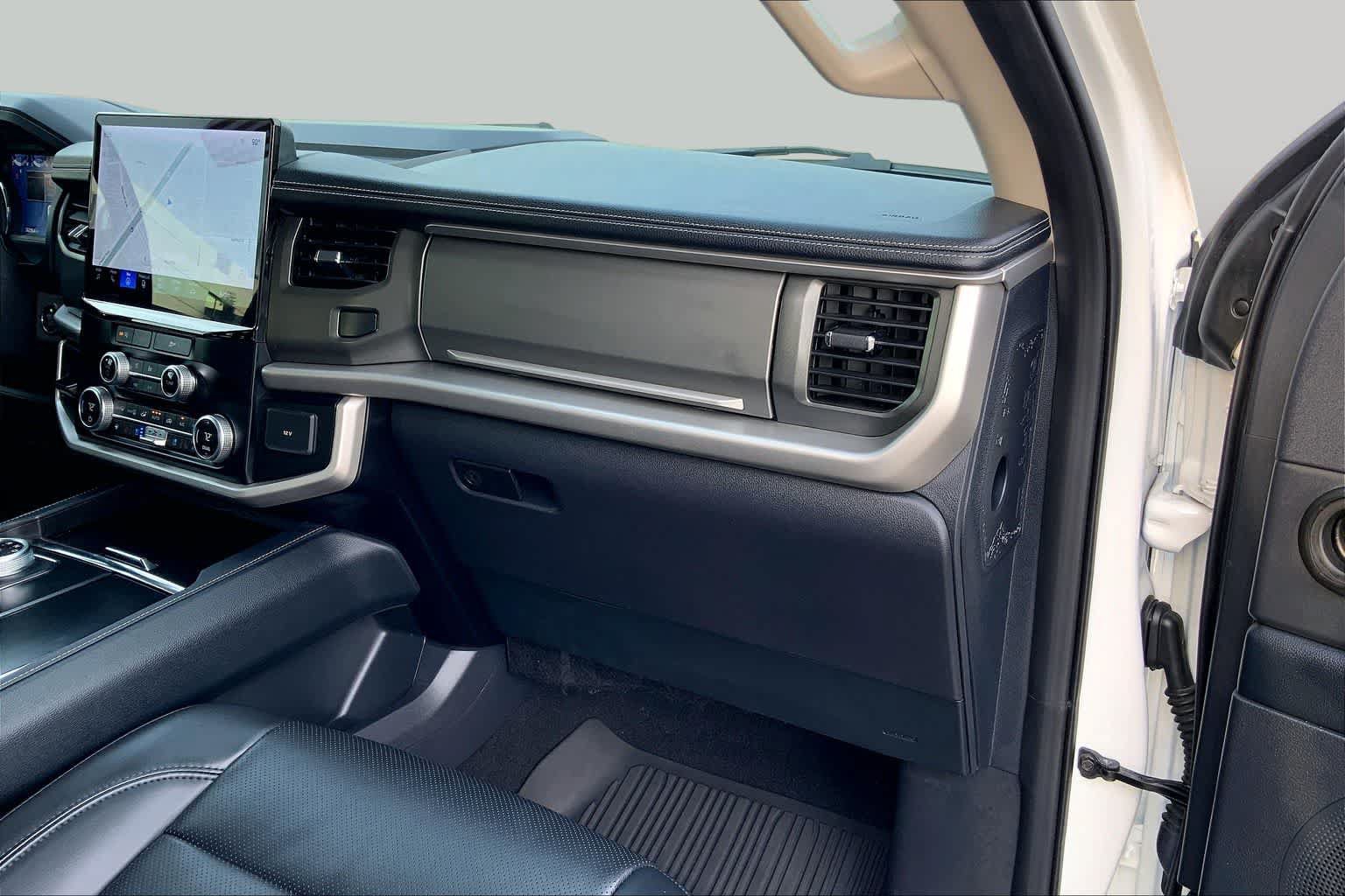 Certified 2024 Ford Expedition XLT RWD image 19