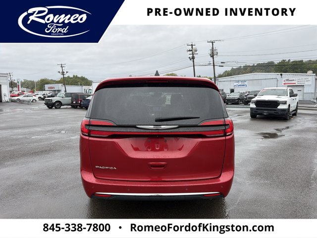 Used 2024 Chrysler Pacifica Touring-L FWD image 6