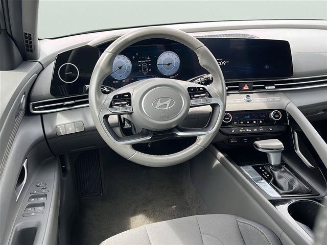Used 2025 Hyundai Elantra SEL FWD image 19