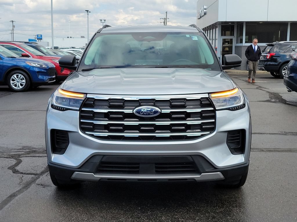 Certified 2025 Ford Explorer Active RWD image 2