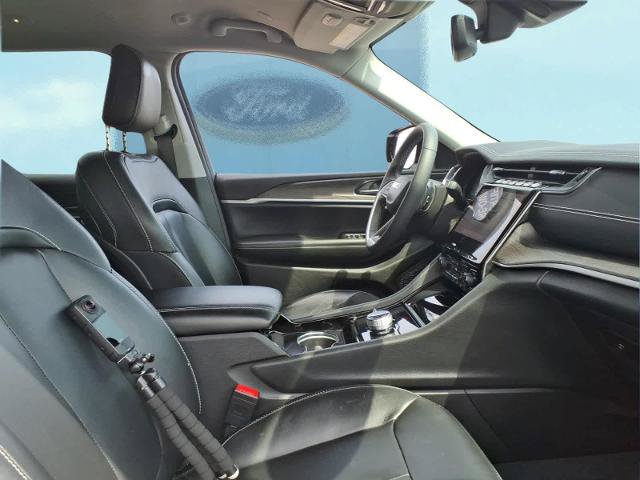 Used 2023 Jeep Grand Cherokee L Limited AWD/4WD image 12