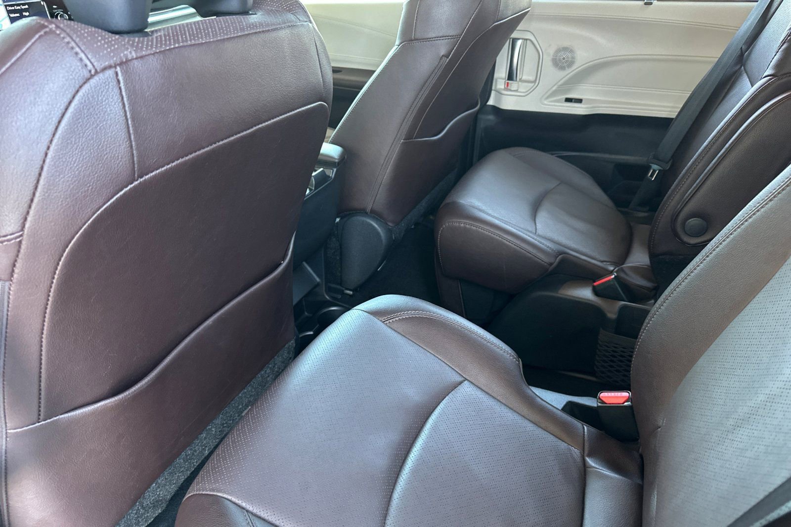 Used 2024 Toyota Sienna Platinum AWD/4WD image 13