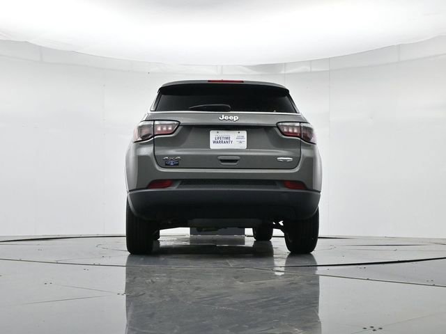 Used 2024 Jeep Compass Latitude AWD/4WD image 40
