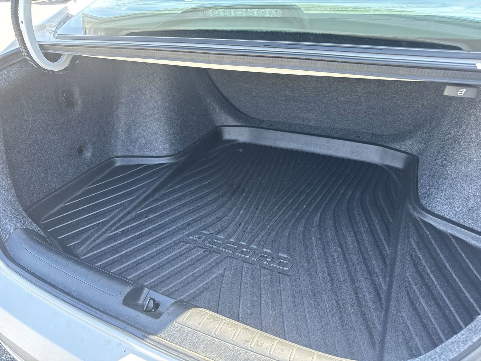 Used 2022 Honda Accord LX image 31