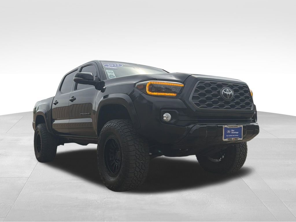 Used 2022 Toyota Tacoma TRD Sport w/ Technology Package AWD/4WD image 1