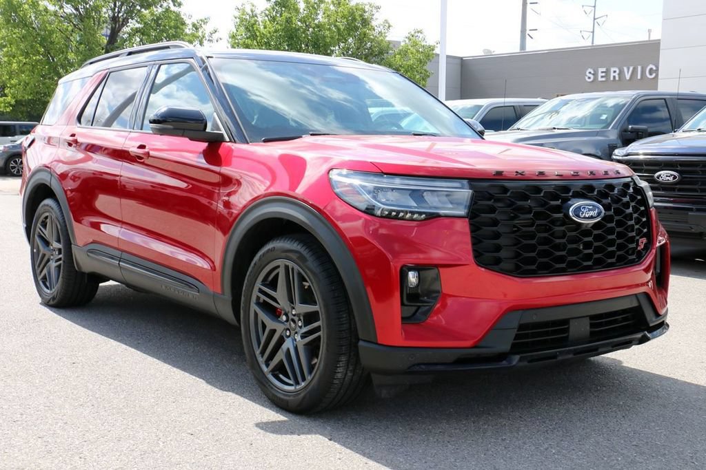 Certified 2025 Ford Explorer ST AWD/4WD image 4