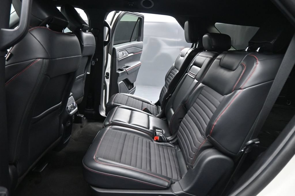 Certified 2025 Ford Explorer ST-Line w/ ST-Line Street Pack AWD/4WD image 17