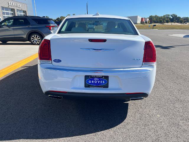 Used 2020 Chrysler 300 Touring RWD image 6