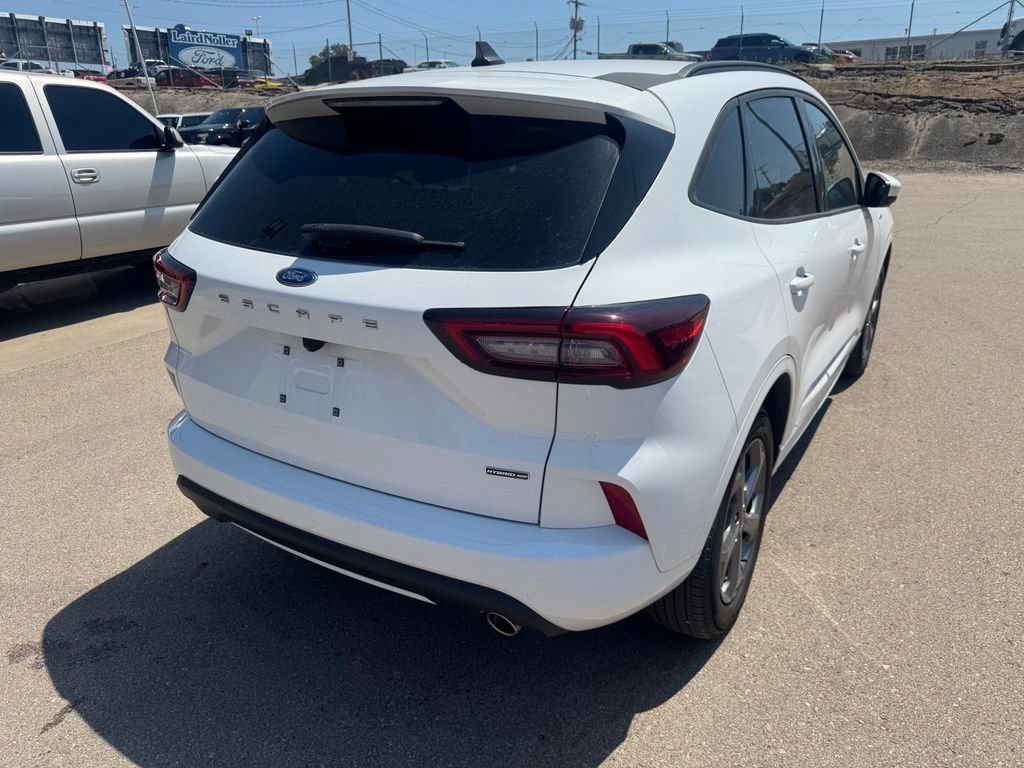 Certified 2023 Ford Escape ST-Line Select AWD/4WD image 7