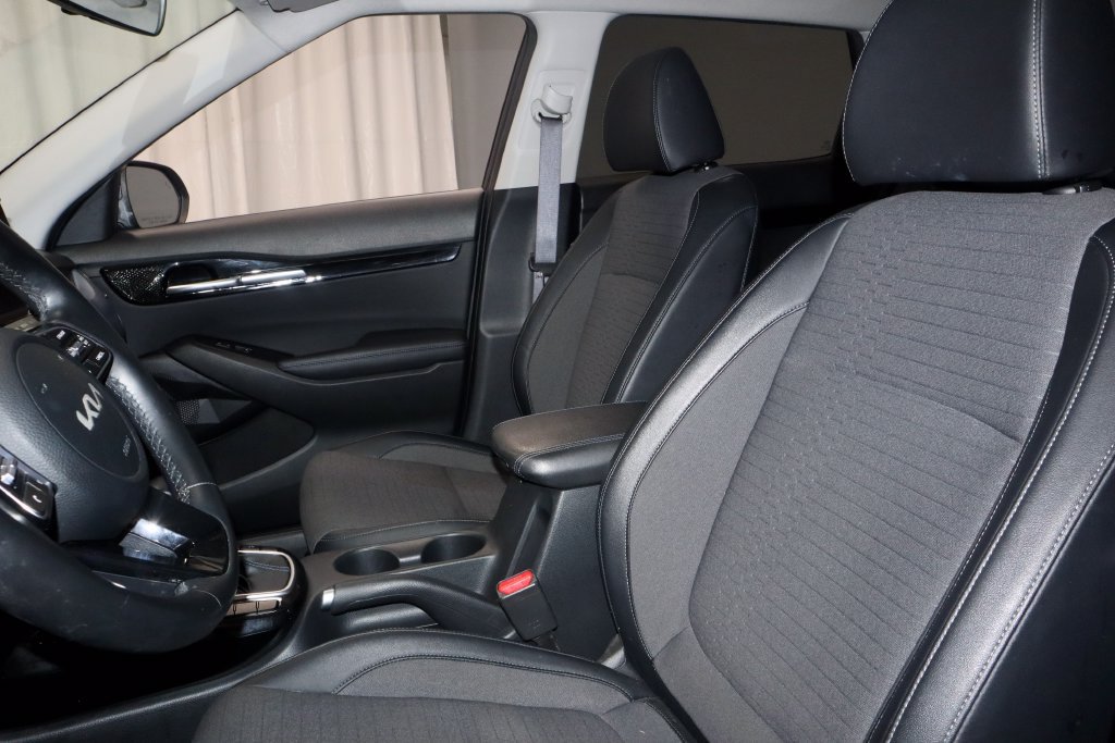 Used 2023 Kia Seltos S w/ Navigation Package AWD/4WD image 26